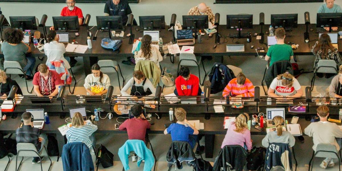 Choosing the Right Job While in School: A Student’s Guide