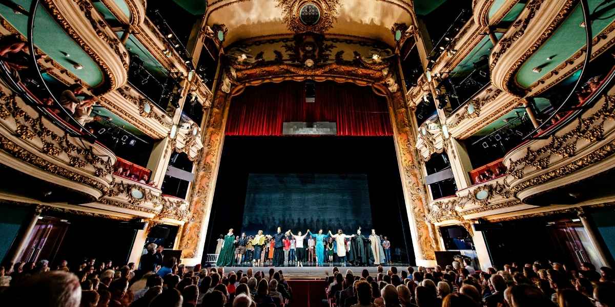 The Digital Stage: Innovating Performing Arts for the 21st Century