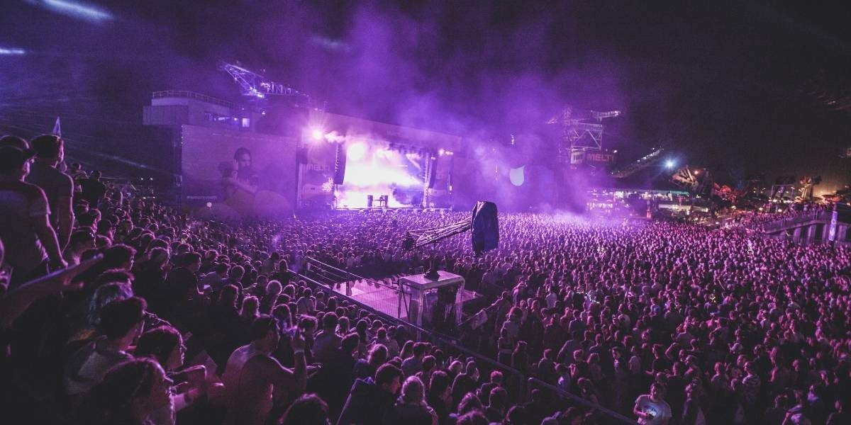 Are Online Concerts the Same as Stadium Performances?